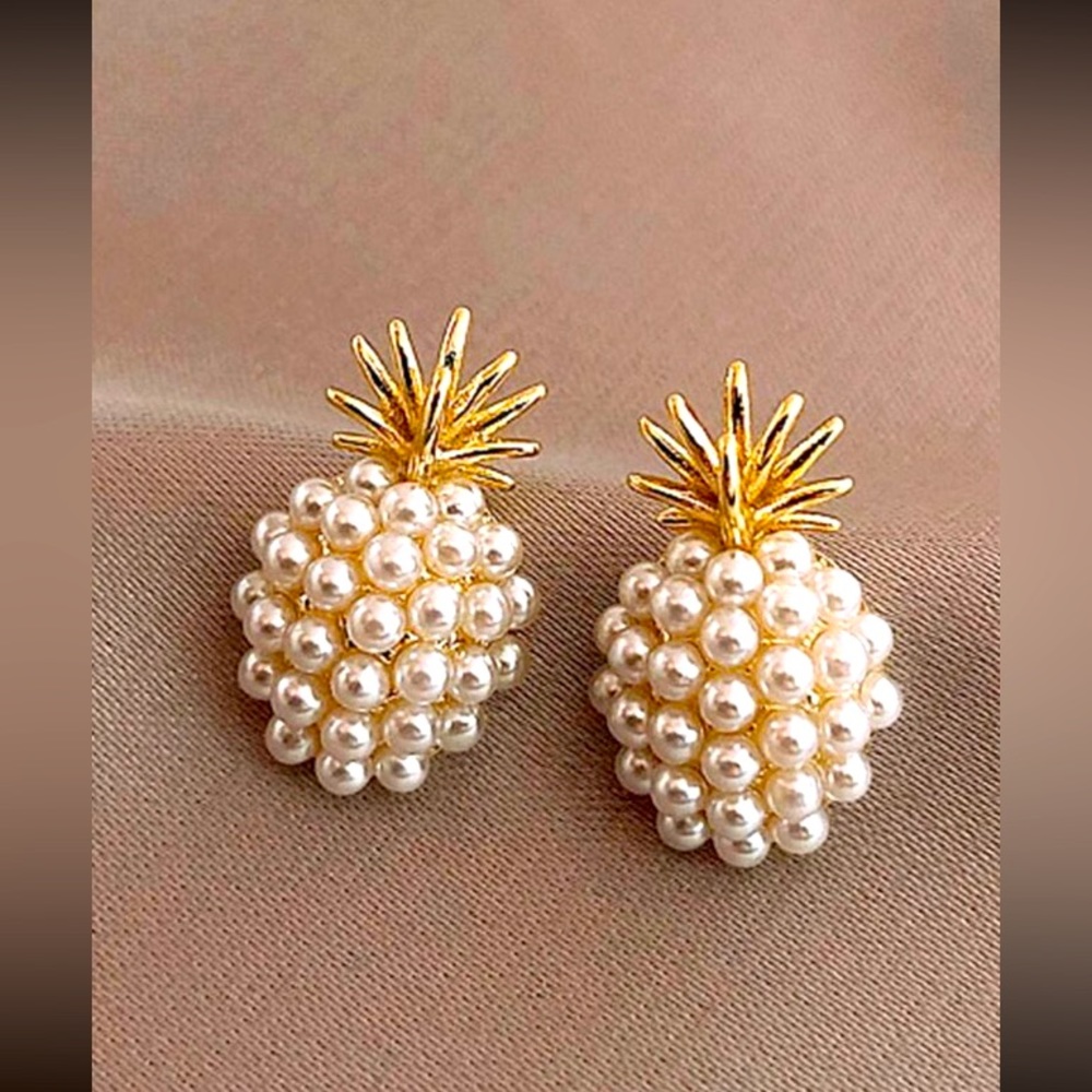 Faux Pearl Pineapple Design Stud Earrings